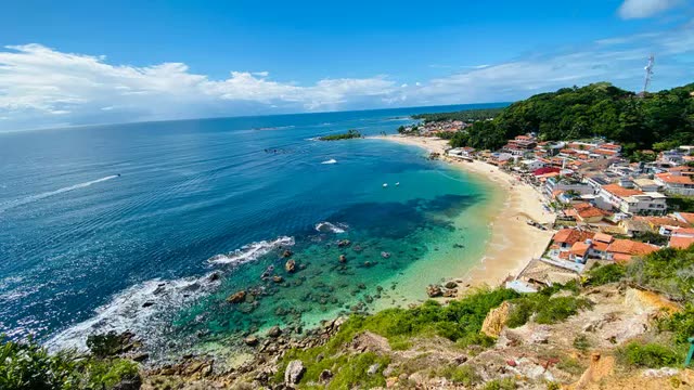 Praia de águas turquesa em Morro de São Paulo